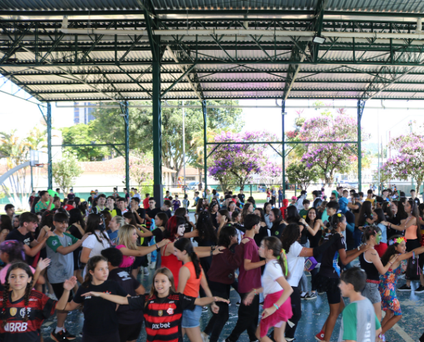 Carnaval 2026 no Anglo Pouso Alegre